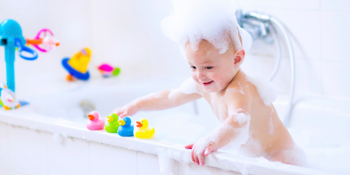 چگونه نوزاد خود را حمام کنیم؟