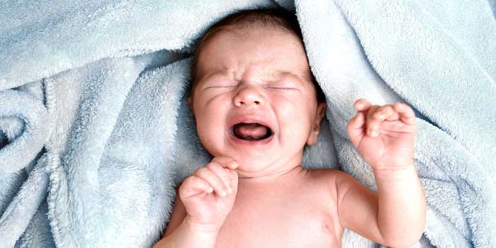 8 دلیل گریه نوزادان و راه حل هایی برای رفع آن